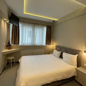 https://ladadika-luxury-studios.hotelschalkidiki.net
